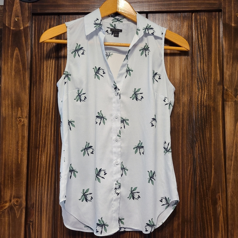 Ann Taylor silky floral sleeveless button down top, size small